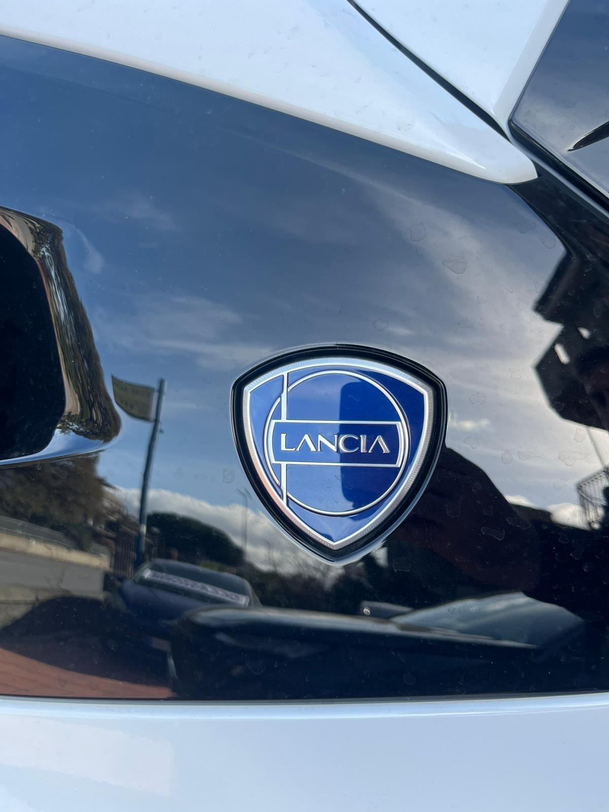 Lancia Ypsilon Hybrid e-DCT LX