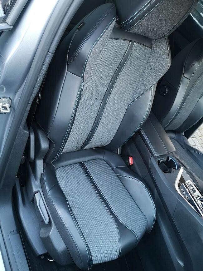 Peugeot 3008 BlueHDi 130 S&S EAT8 Allure Pack AUTOMATIC