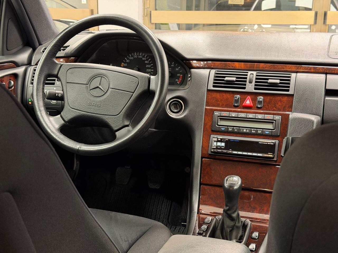 Mercedes-benz E 200 cat Elegance