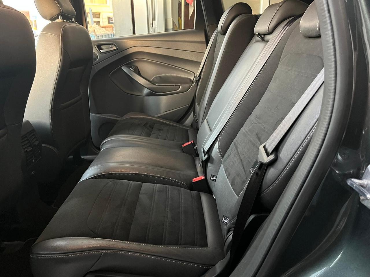 Ford Kuga 1.5 TDCI 120 CV 2WD ST-Line
