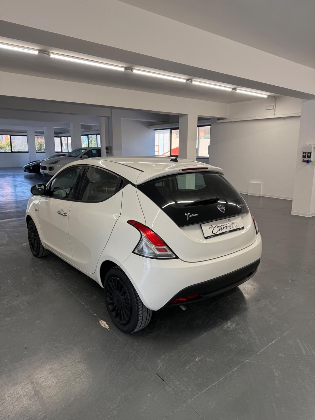 Lancia Ypsilon 1.0 FireFly 5 porte S&S Hybrid Ecochic Gold