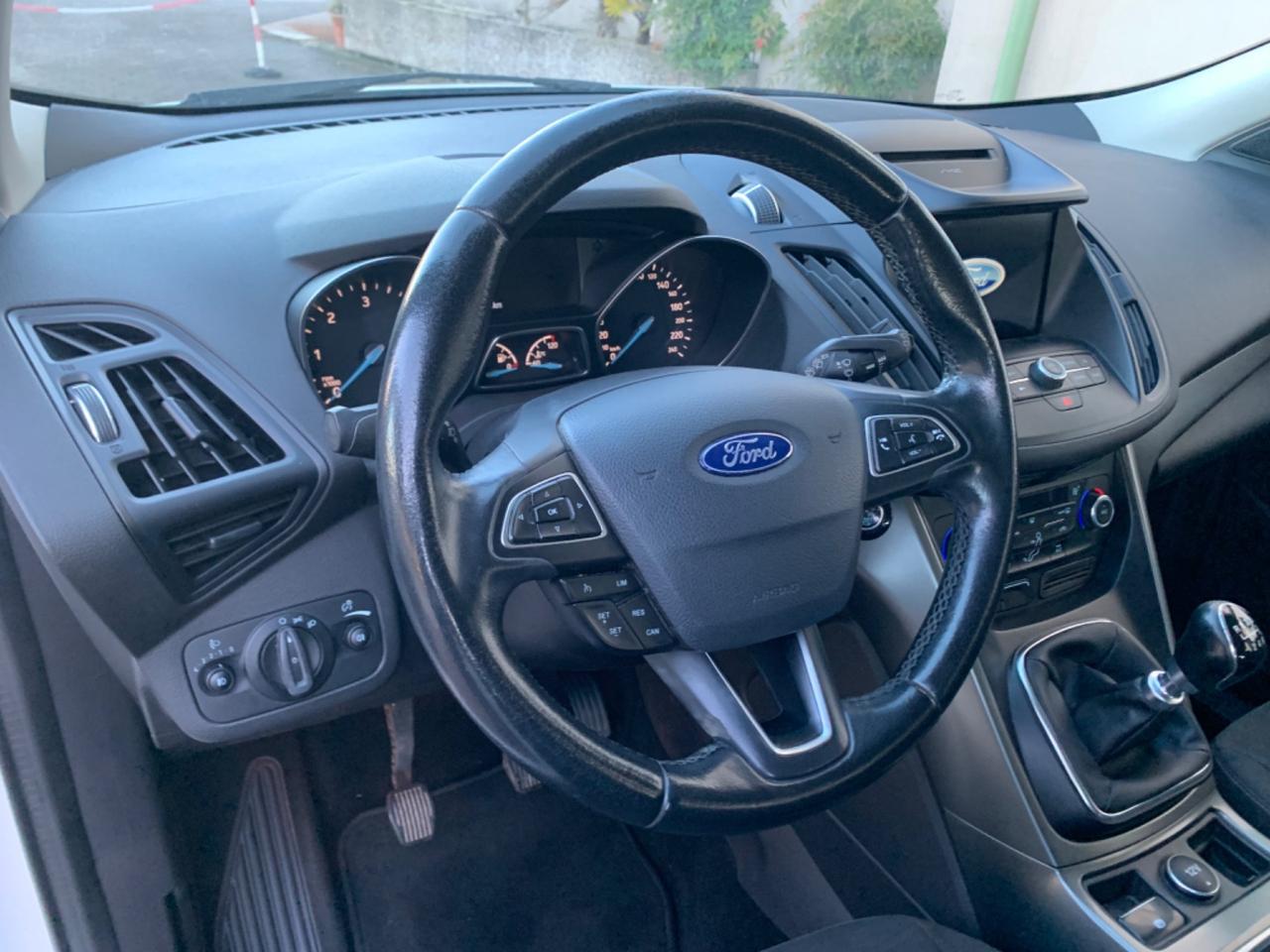 Ford Kuga 1.5 TDCI 120 CV S&S 2WD Titanium