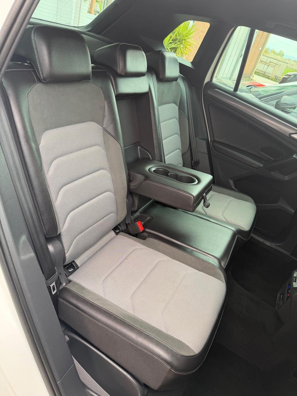 Volkswagen Tiguan 2.0 TDI SCR DSG R-LINE Pack interno ed esterno