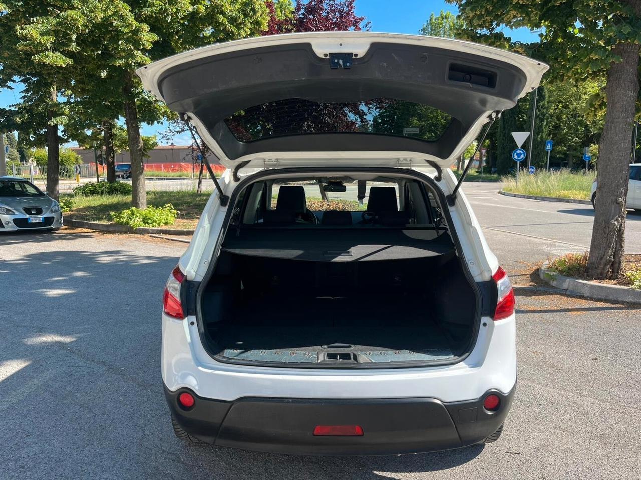 Nissan Qashqai Qashqai+2 2.0 dCi DPF Tekna