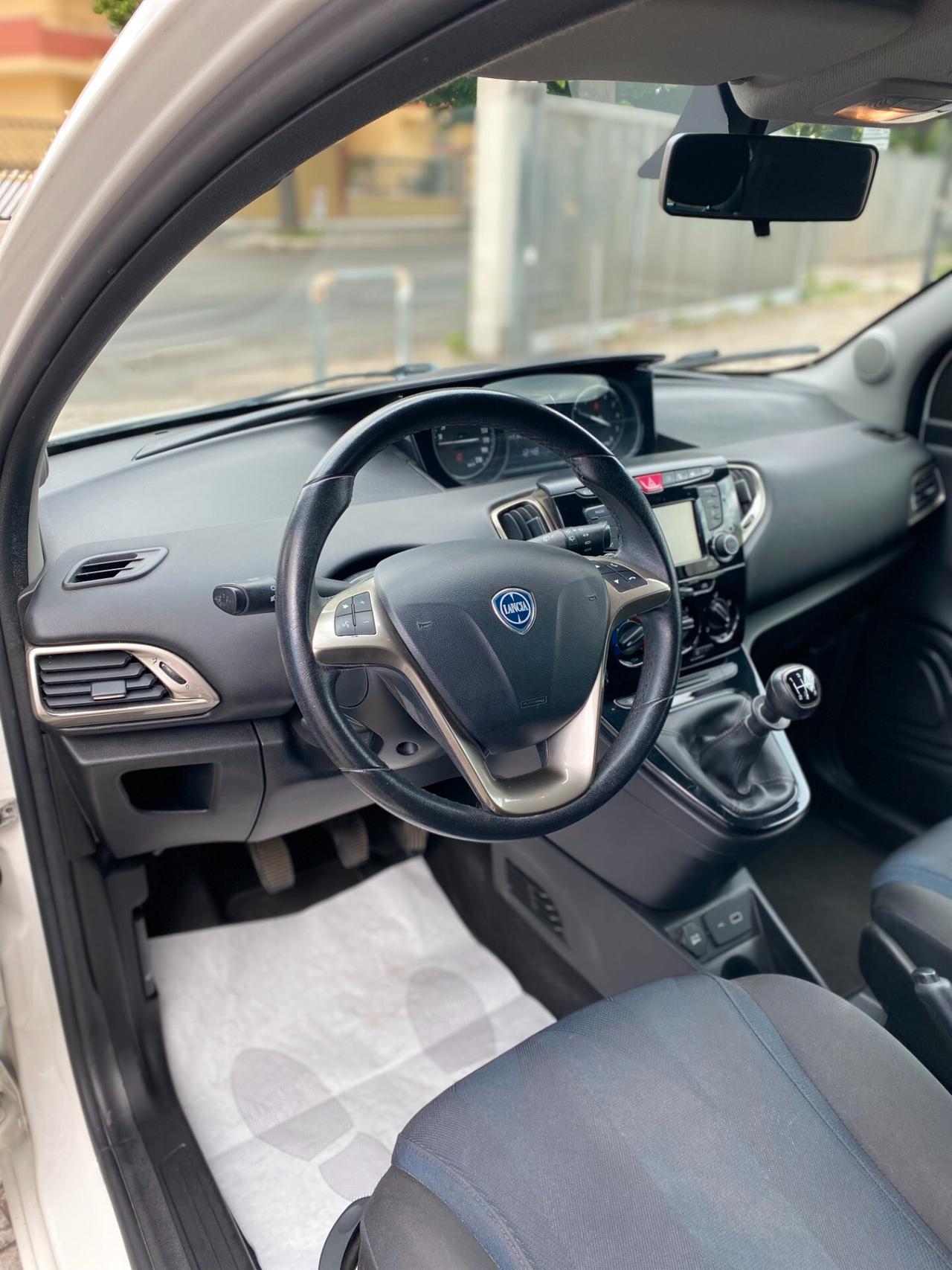 Lancia Ypsilon 1.2 69 CV 5 porte S&S Gold