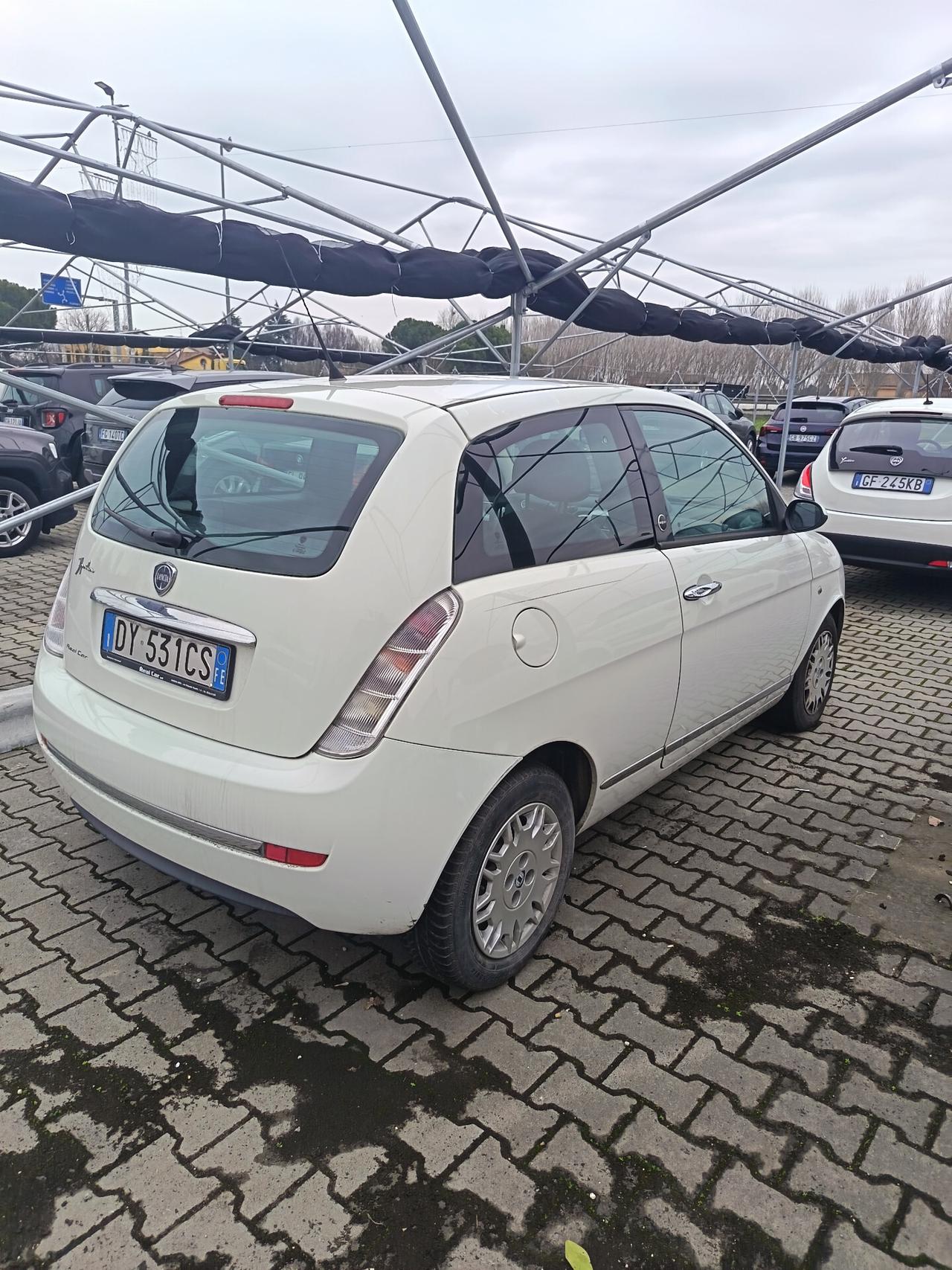 Lancia Ypsilon 1.4 gpl Argento