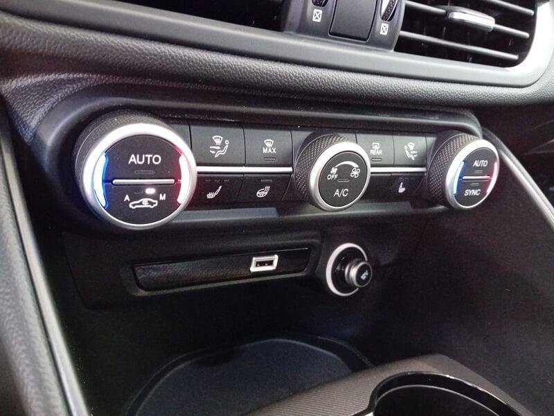 Alfa Romeo Giulia Giulia 2.2 Turbodiesel 210 CV AT8 AWD Q4 Veloce