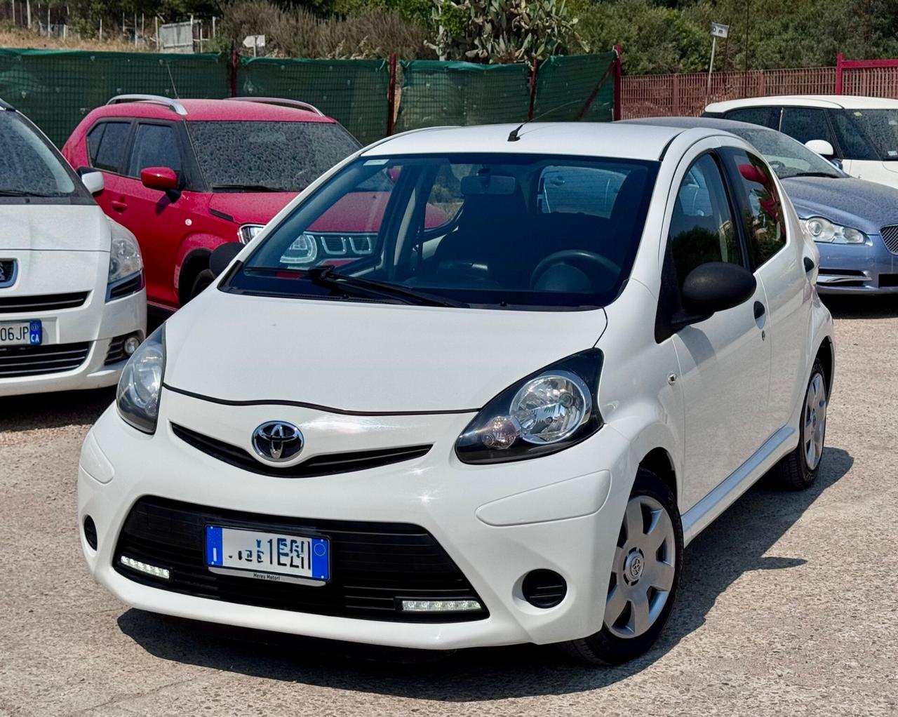 Toyota Aygo 1.0 VVT-i 69 CV 5 porte x-play MMT