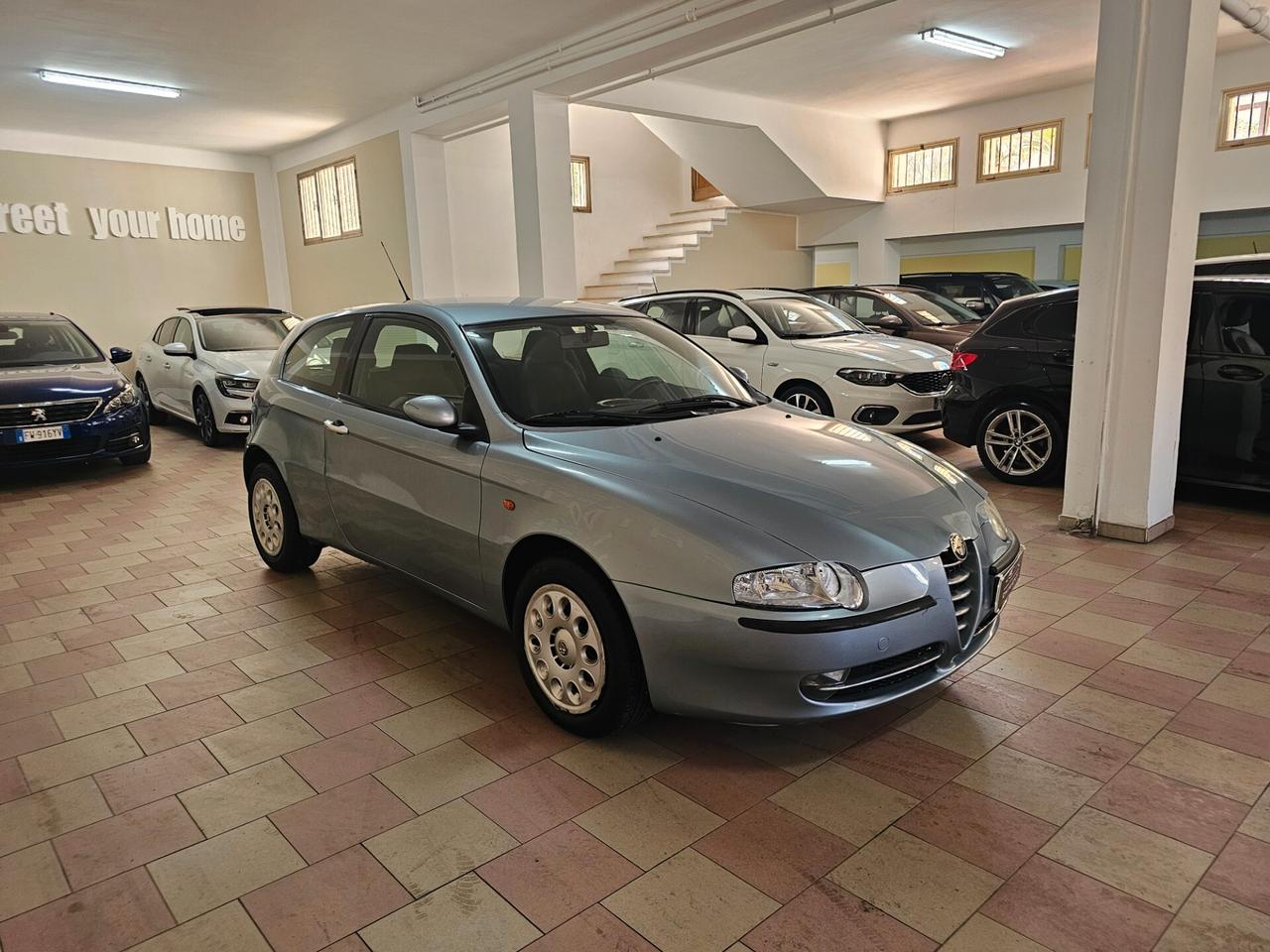Alfa Romeo 147 1.6i 16V Twin Spark cat 3p. Distinctive