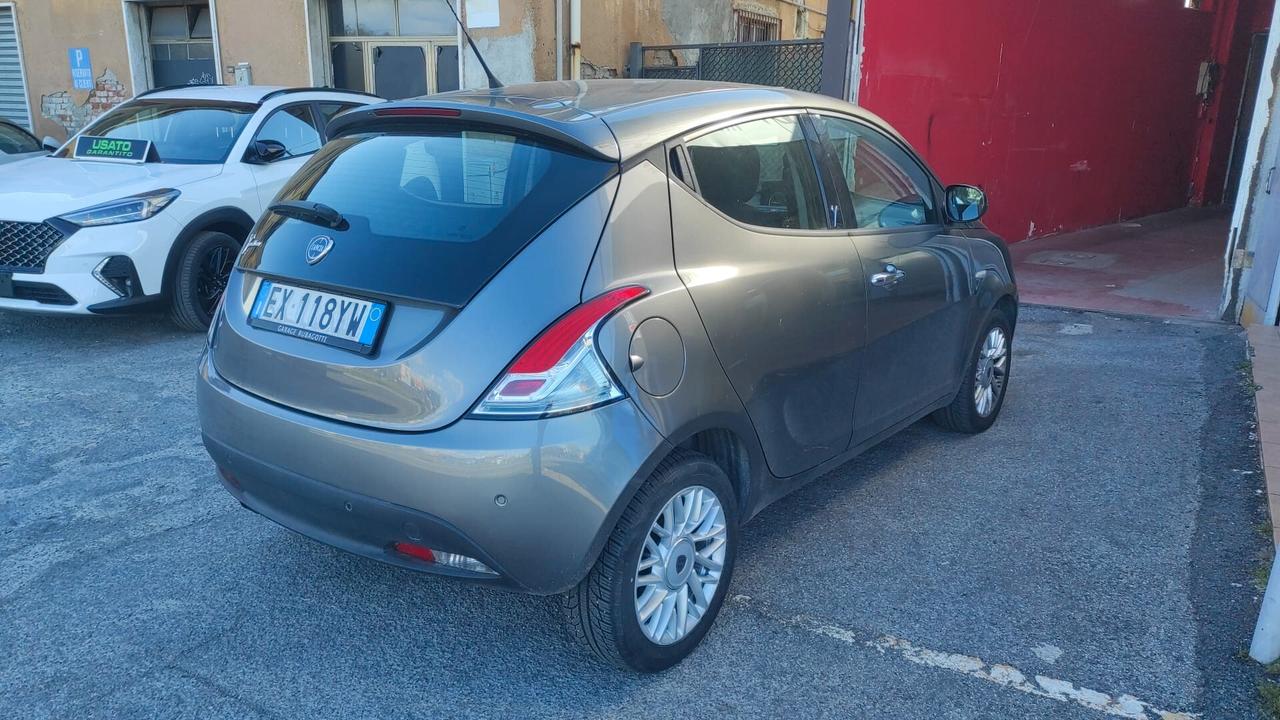 Lancia Ypsilon 0.9 TwinAir 85 CV 5 porte S&S Platinum