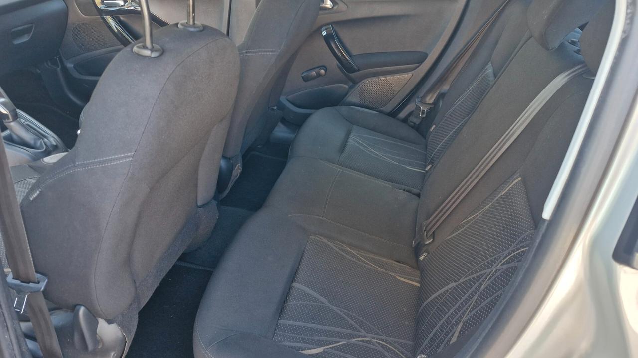 Peugeot 208 1.4 HDi 68 CV 5 porte Allure