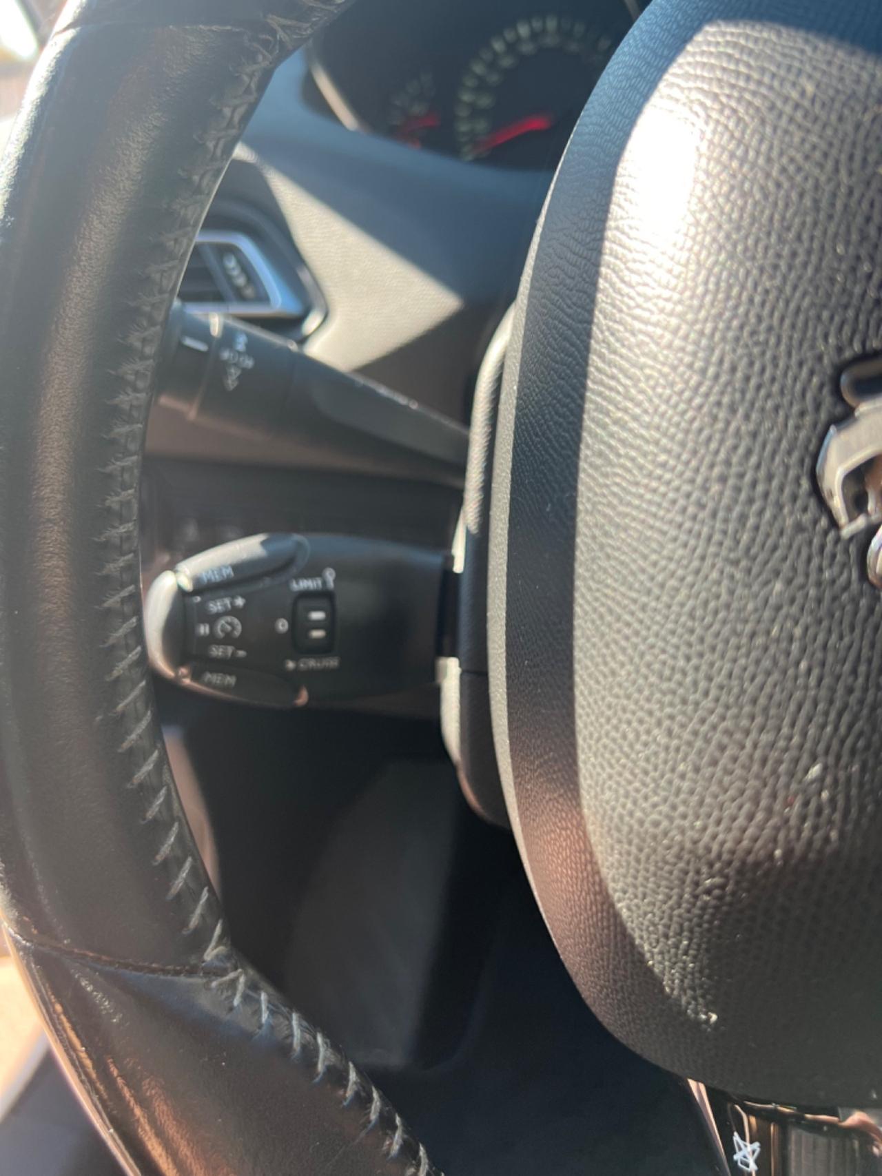 Peugeot 308 BlueHDi 120 S&S EAT6 SW Allure