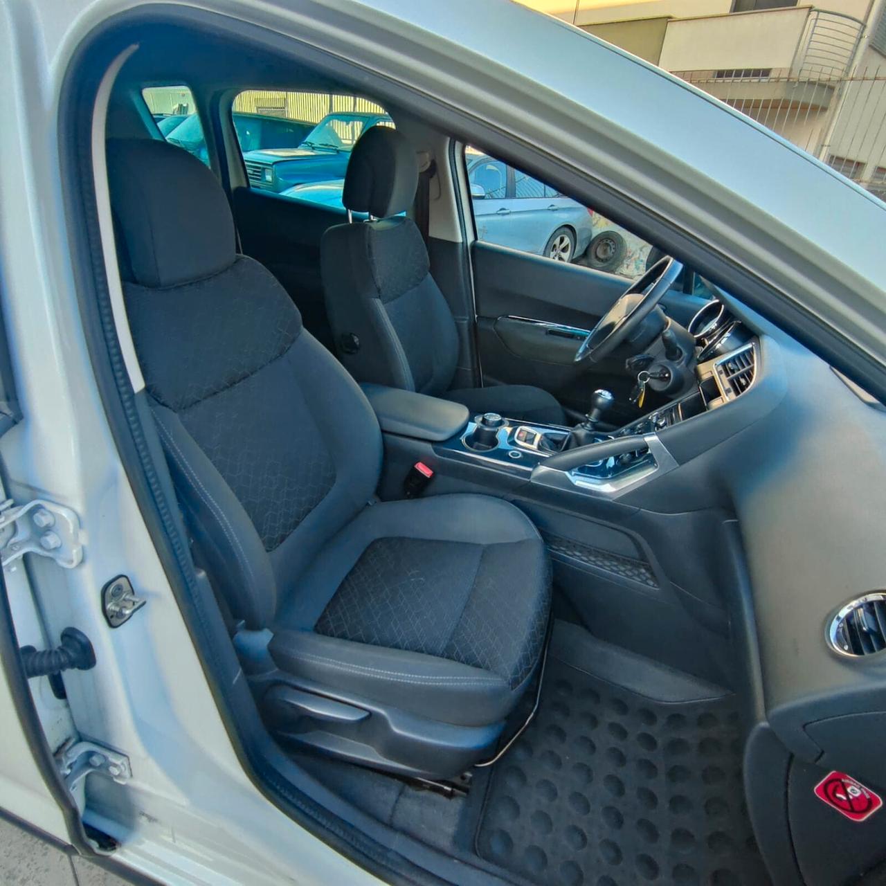 Peugeot 3008 1.6 HDi 115CV Business
