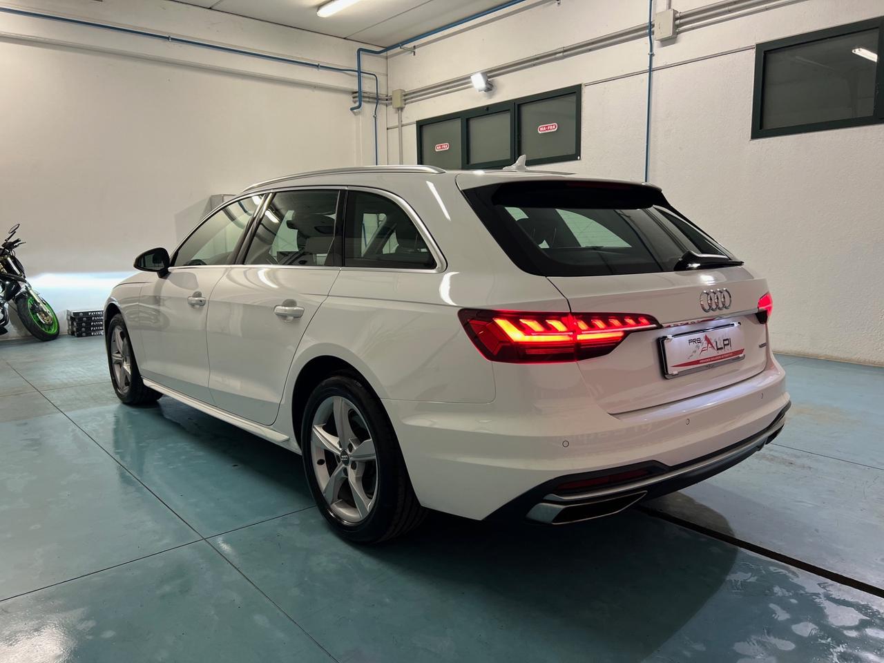 Audi A4 Avant 40 TDI quattro S tronic Business Advanced