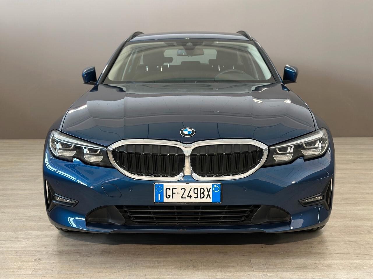 BMW 318d Touring MHEV Business Advantage auto