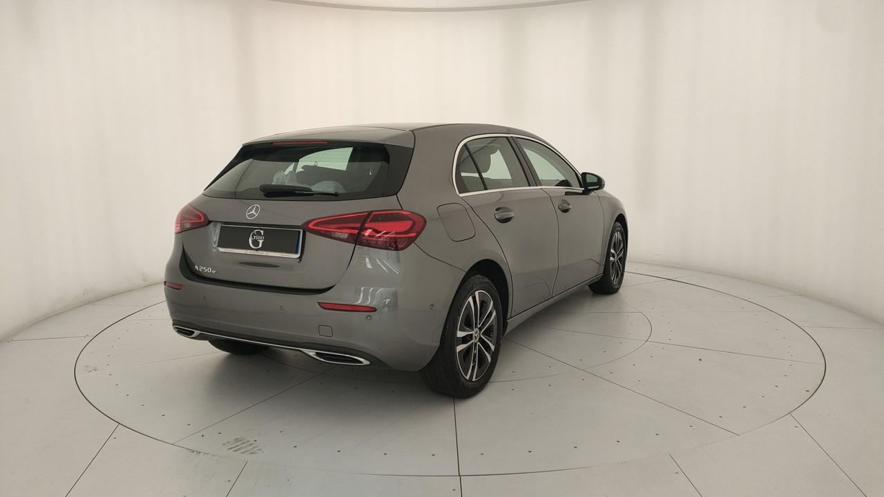 Mercedes-Benz A 250 e phev Progressive Advanced auto