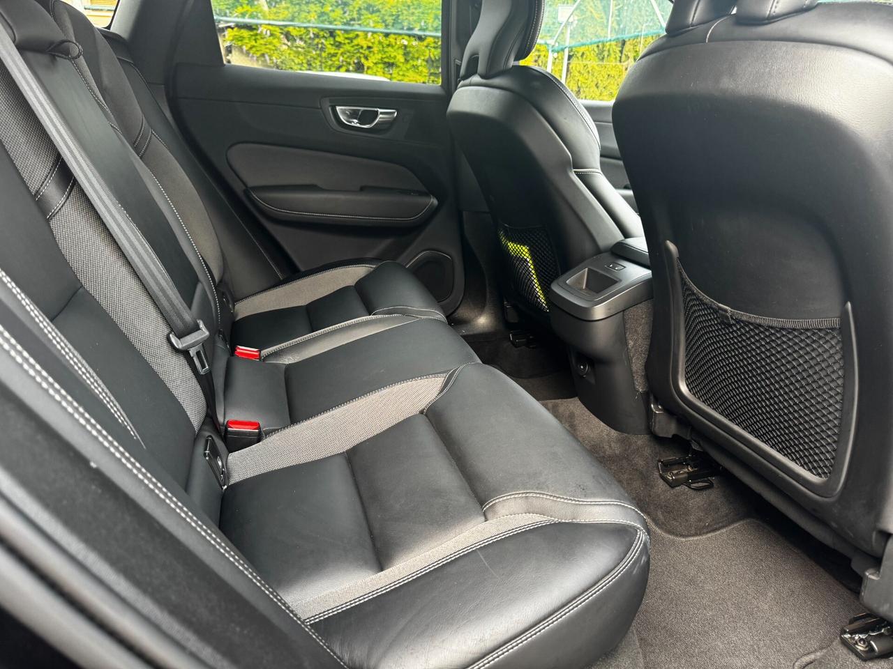 Volvo XC 60 XC60 B4 R DESIGN