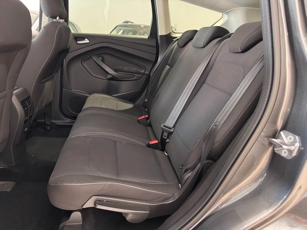 Ford Kuga 1.5 TDCI 120 CV S&S 2WD Powershift Business