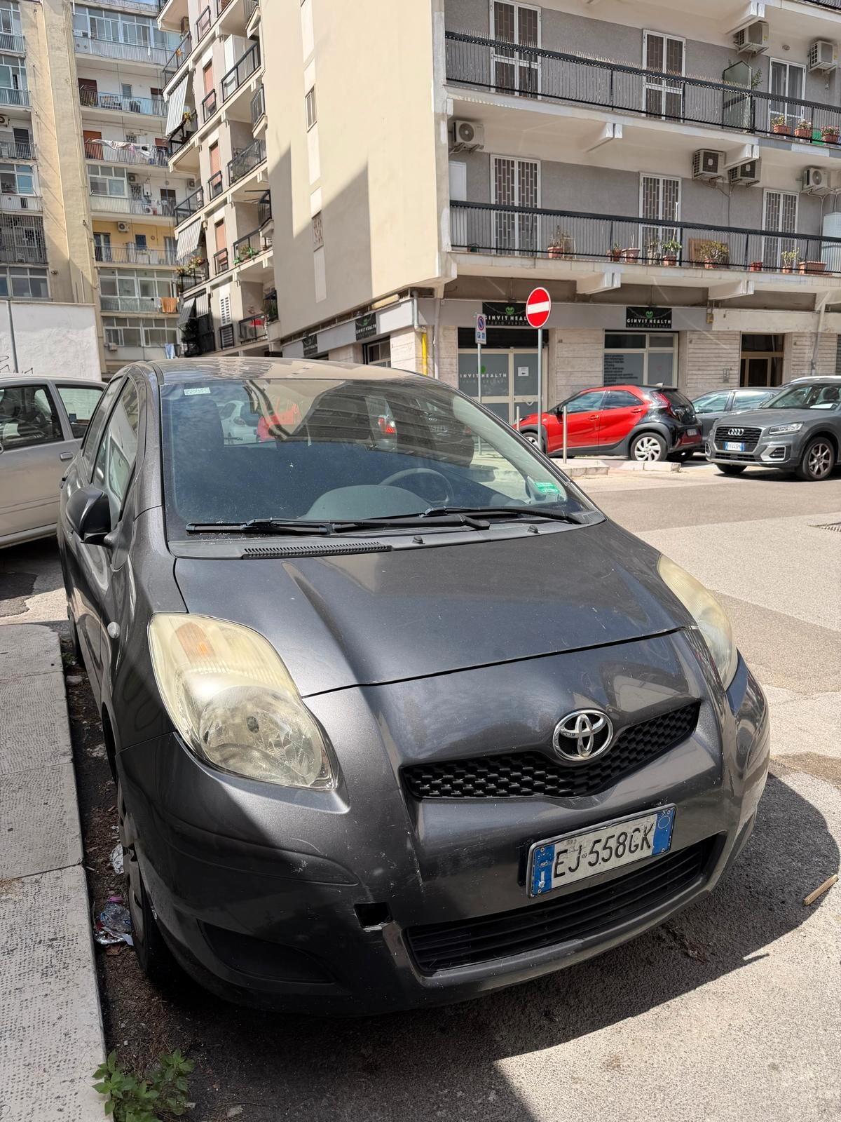 Toyota Yaris 1.0 benzina