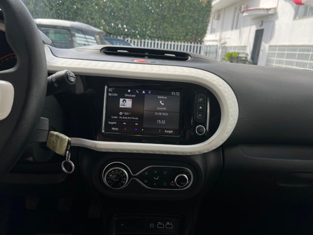 Renault Twingo SCe 65 CV Urban Night tua da €149,00 mensili