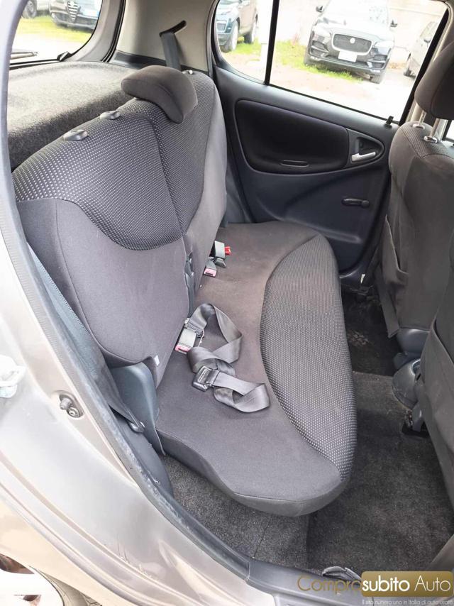 TOYOTA Yaris 1.0i 16V cat 5 porte Sol