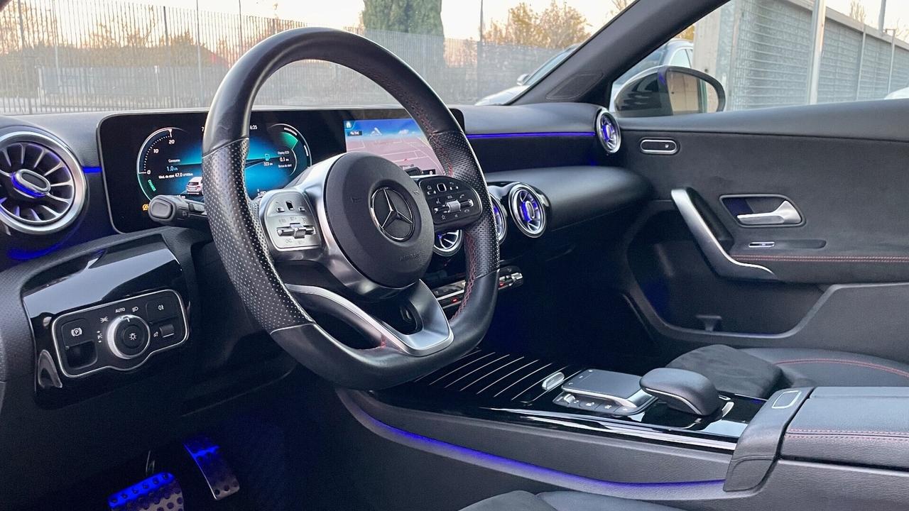 MERCEDES-BENZ CLASSE A250 2.0 PREMIUM 4-MATIC 224CV - ALCANTARA, SEDILI RISCALDABILI, PACCHETTO LUCI