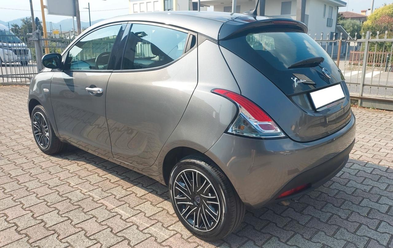 Lancia Ypsilon 1.0 FireFly 5 porte S&S Hybrid Silver Plus