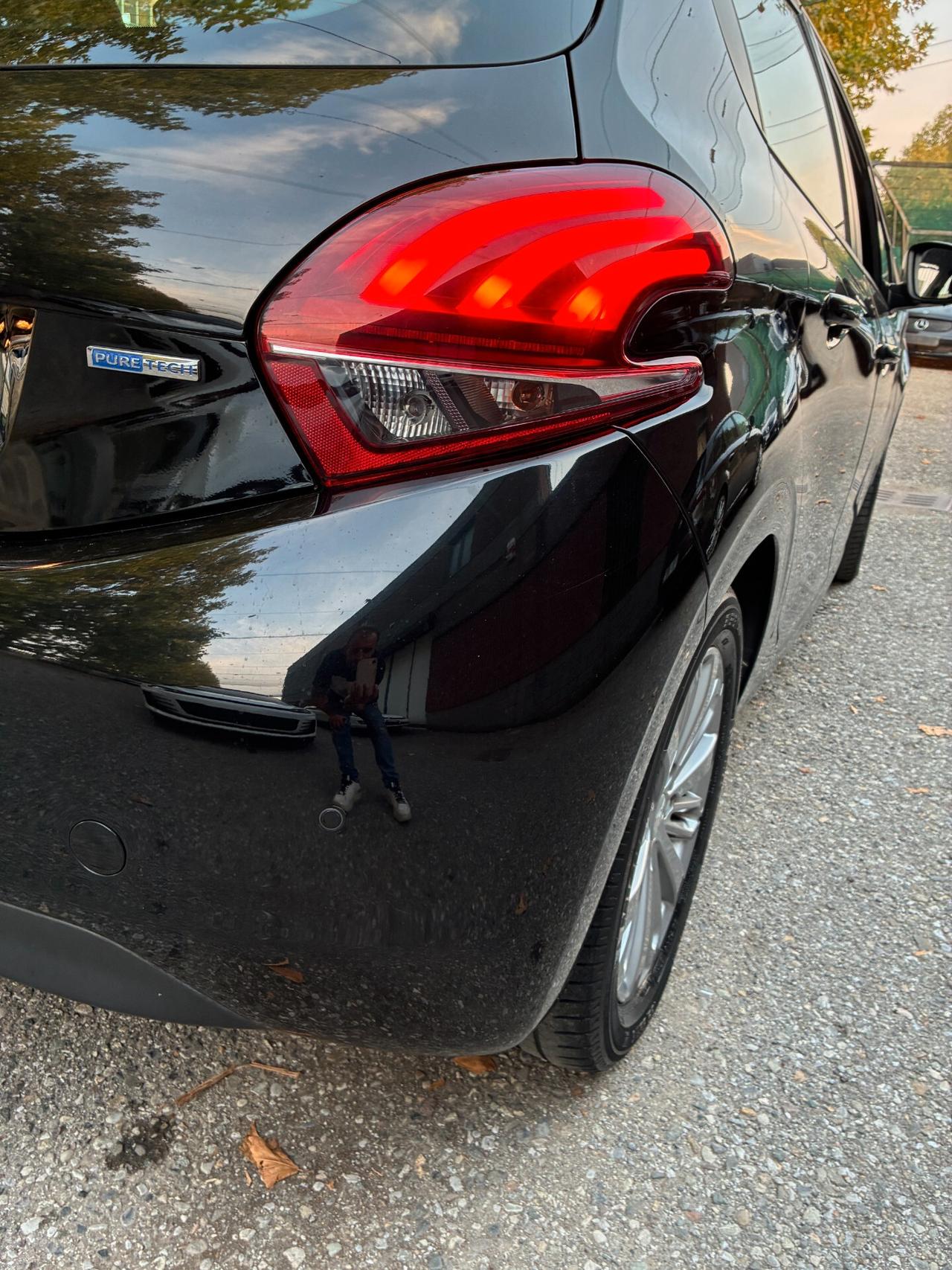 PEUGEOT 208 SOLO 29.813KM
