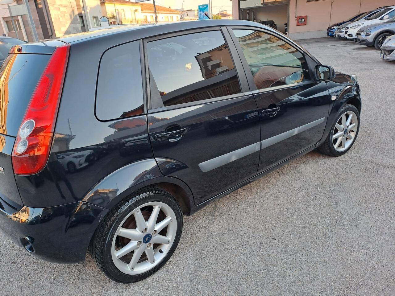 Ford Fiesta 1.4 TDCi 5p. Ghia