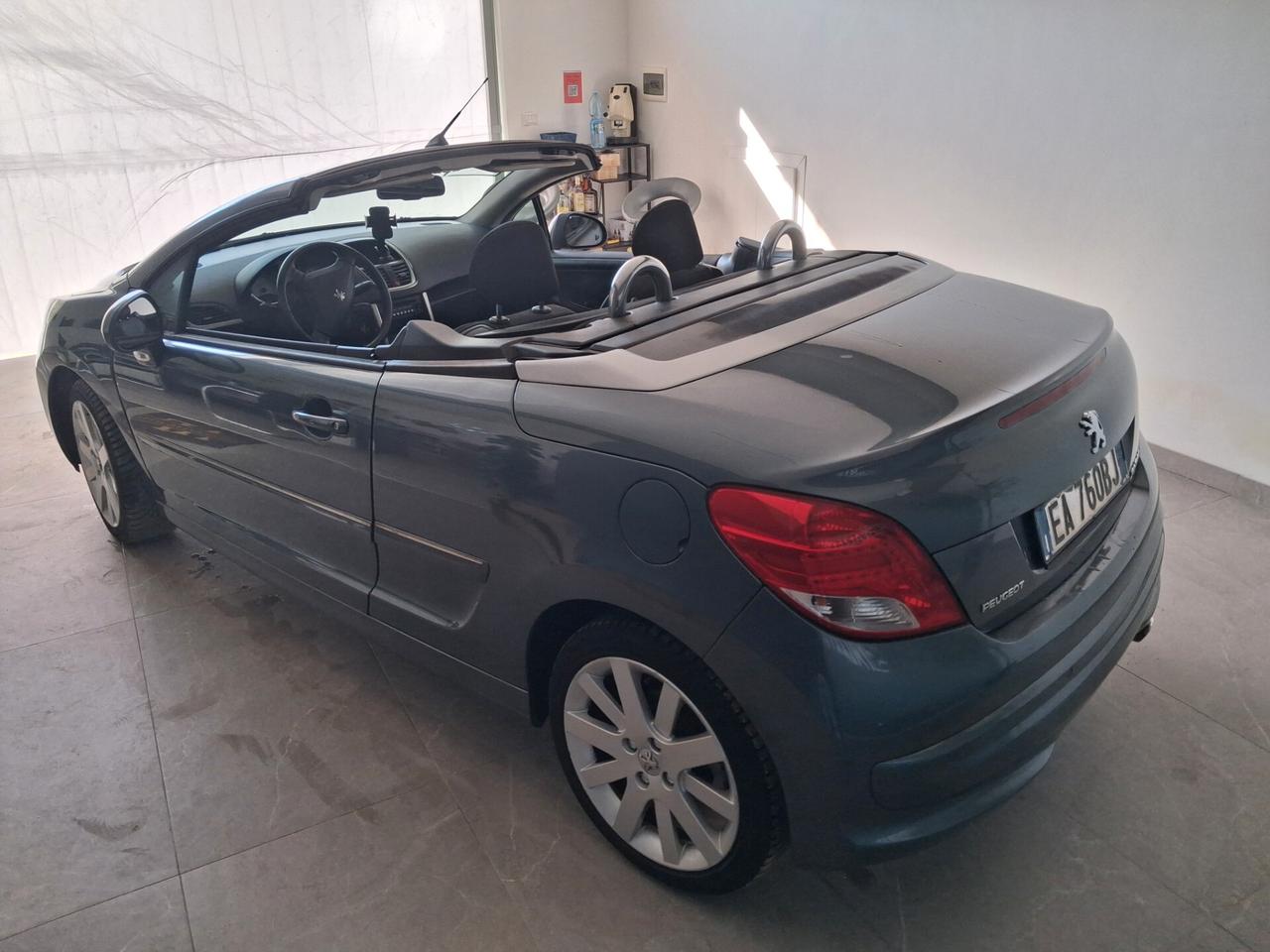 Peugeot 207 1.6 8V HDi 112CV CC Féline