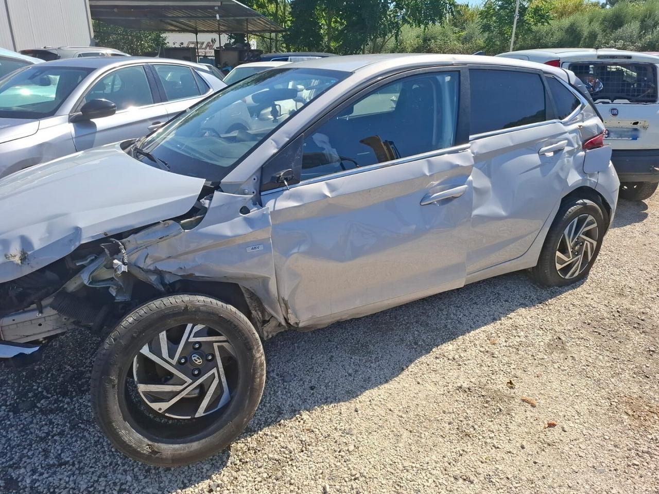HYUNDAI I20 GDI 2024 IBRIDA INCIDENTATA