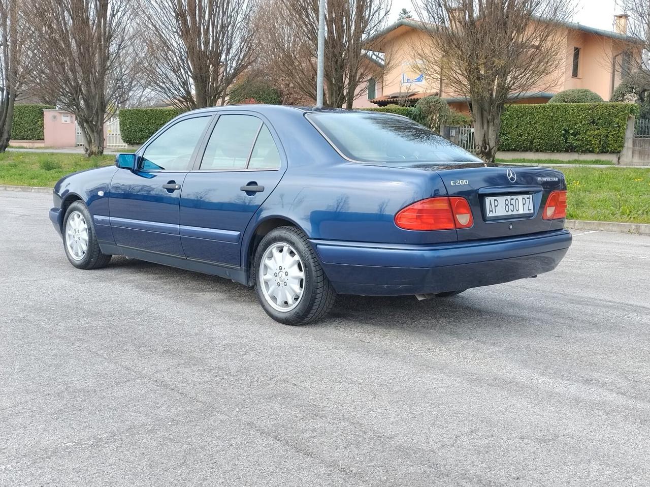 Mercedes-benz E 200 cat Classic