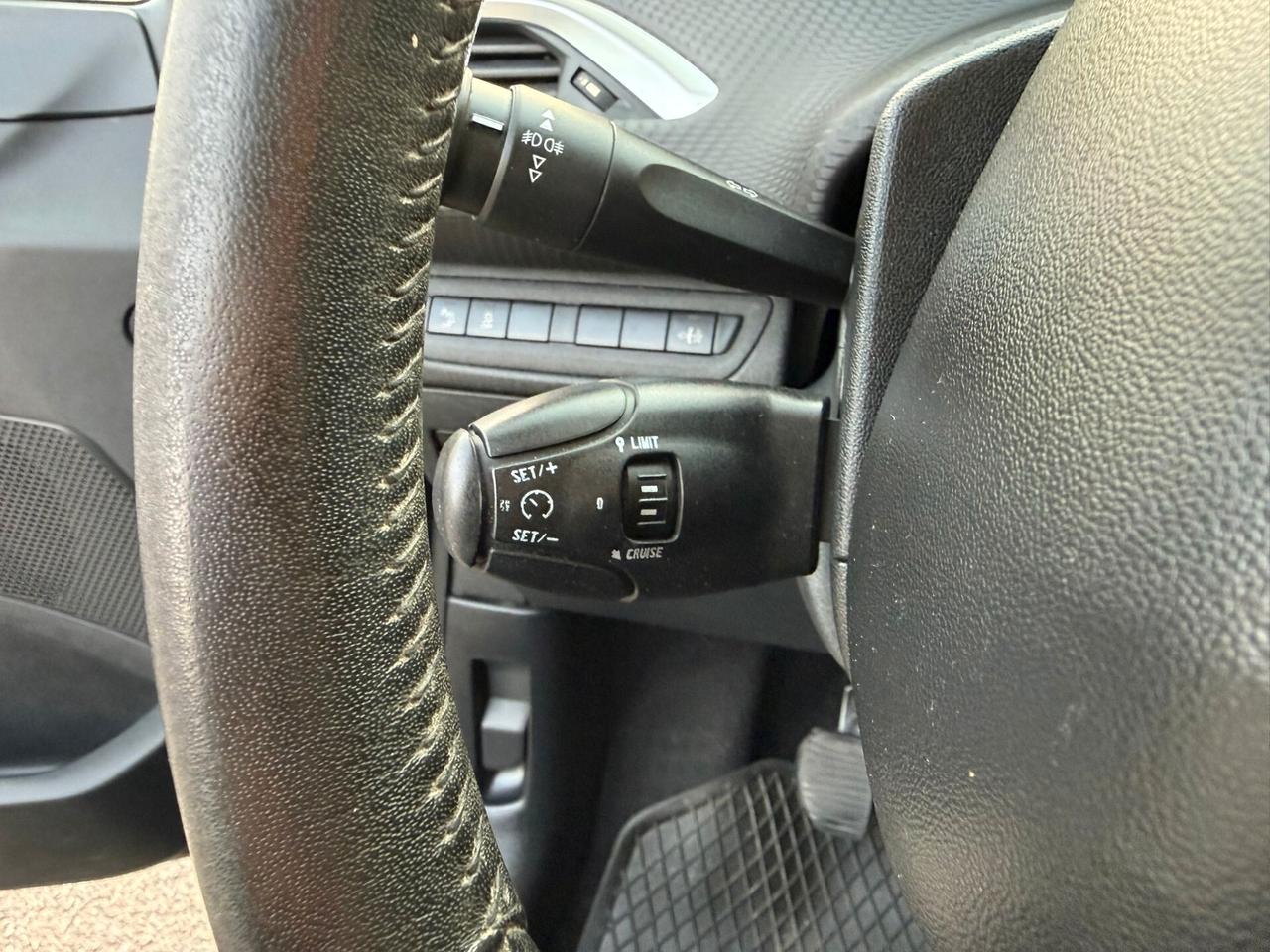 Peugeot 2008 1.2 VTI Benzina 82cv Allure