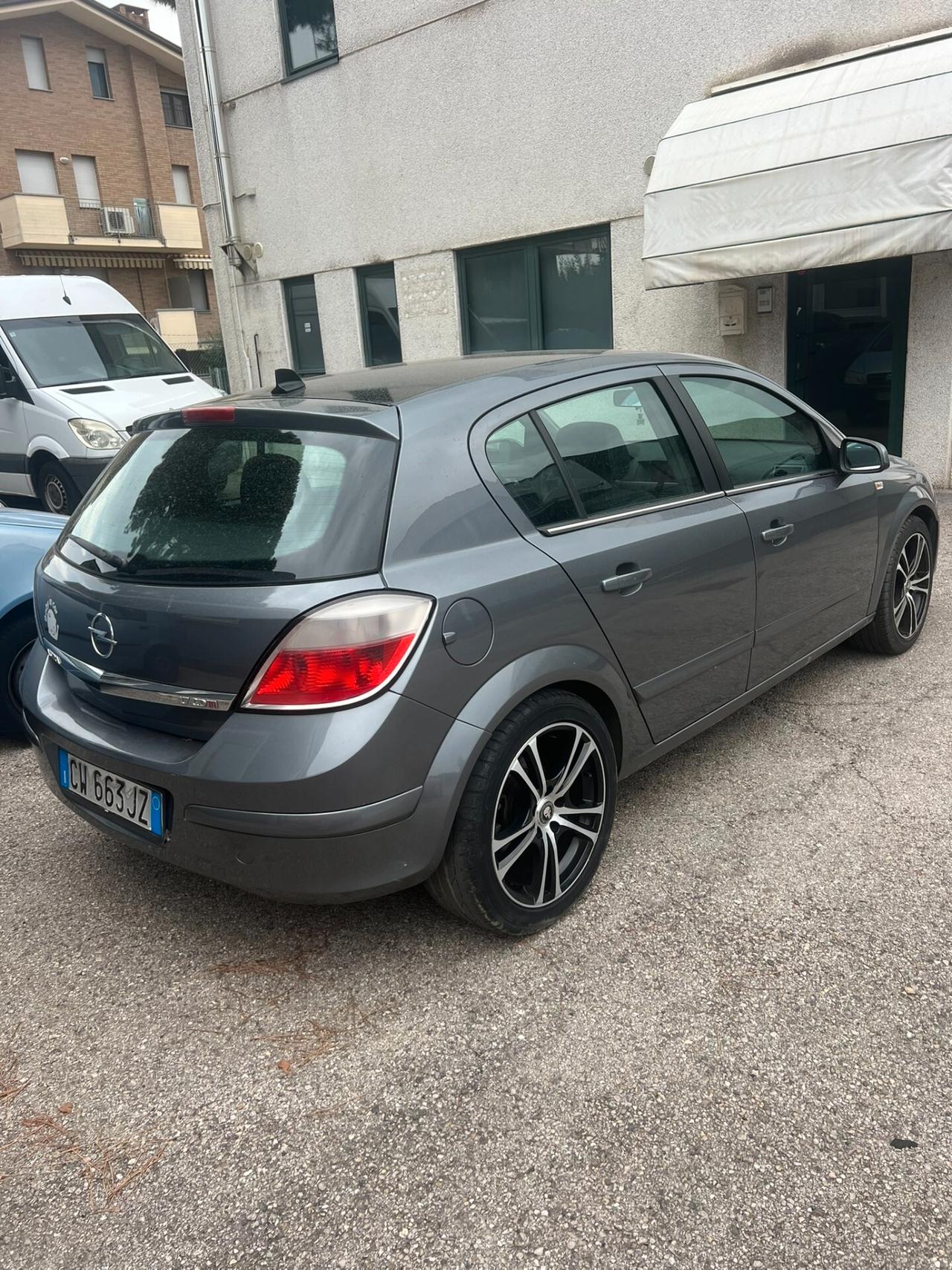 Opel Astra 1.7 CDTI 101CV 5 porte Club