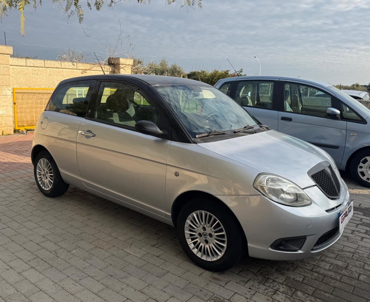 Lancia Ypsilon 1.3 MJT 75 CV NEOPATENTATI