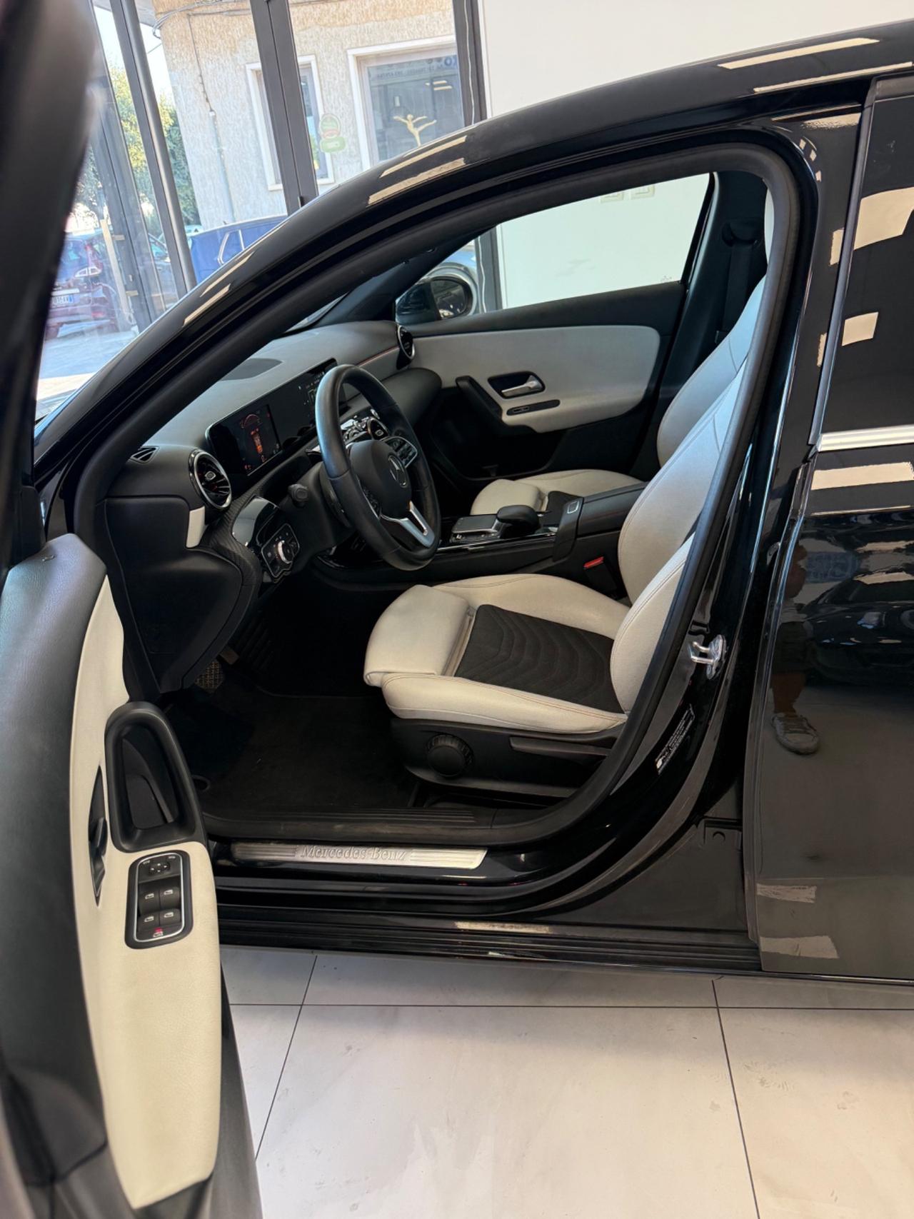 Mercedes-benz A 180 NAVI,TELECAMERA,APPLE CARPLAY,INTERNI PARZIALI IN PELLE,SCHERMO INTERAMENTE DIGITALE