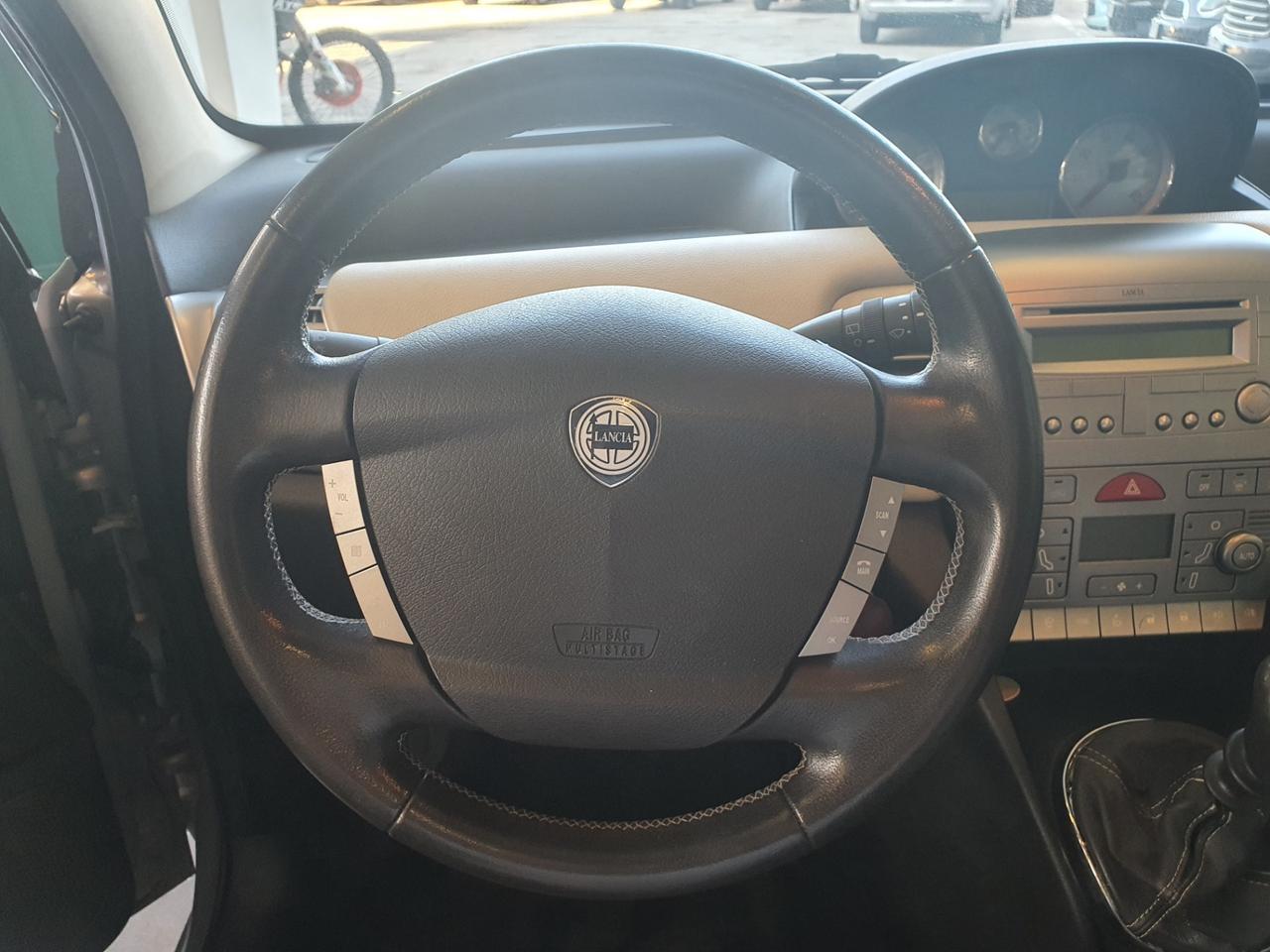 Lancia Ypsilon 1.2 Oro Bianco