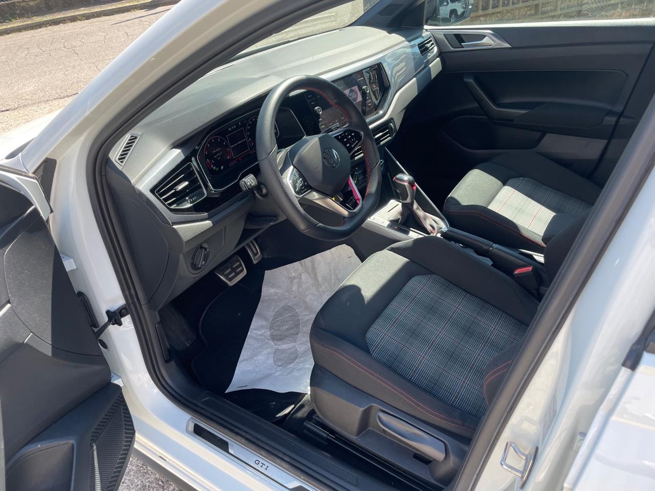 Volkswagen Polo 2.0 TSI DSG GTI