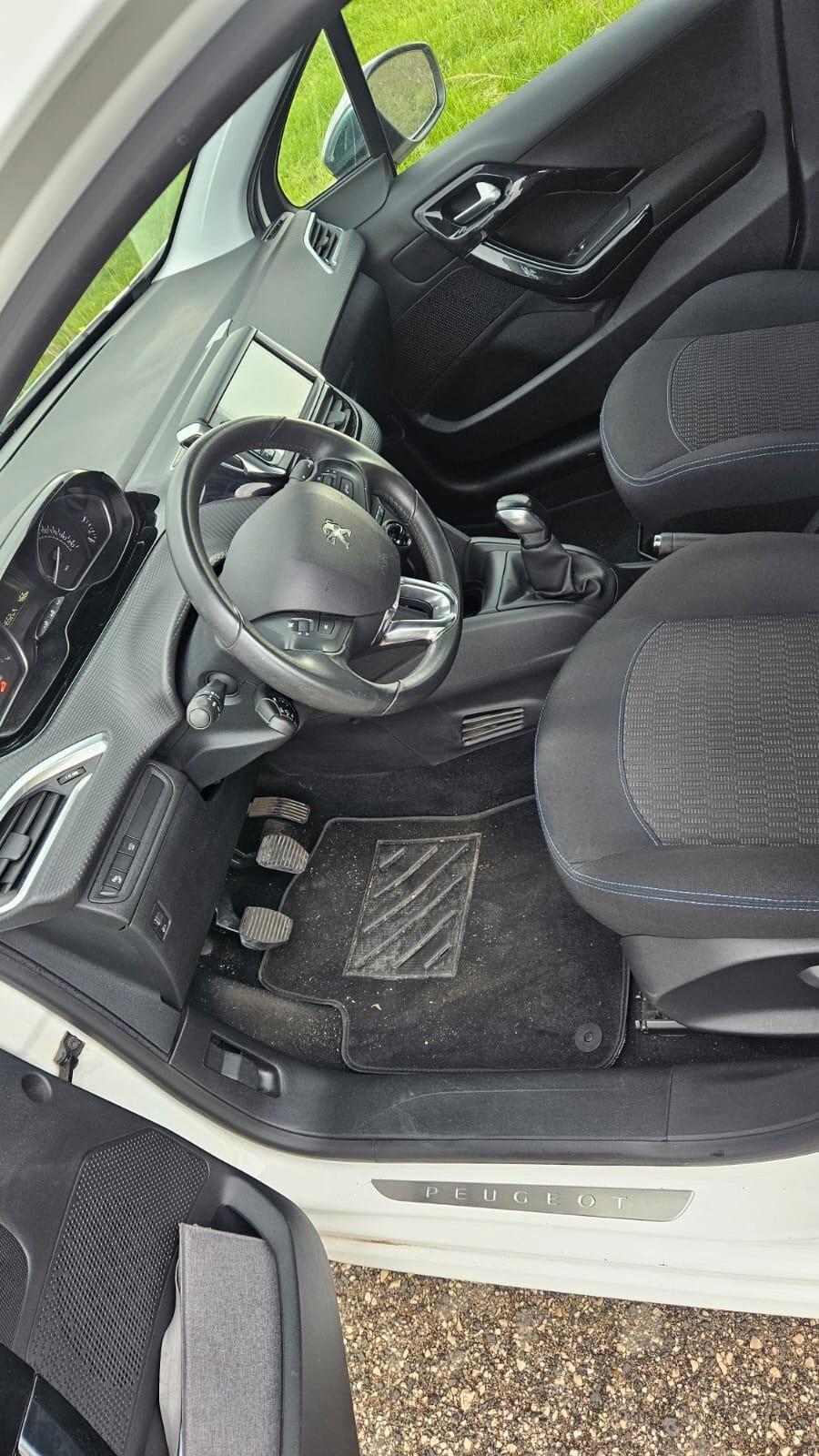 Peugeot 208 PureTech 82 Stop&Start 5 porte Signature