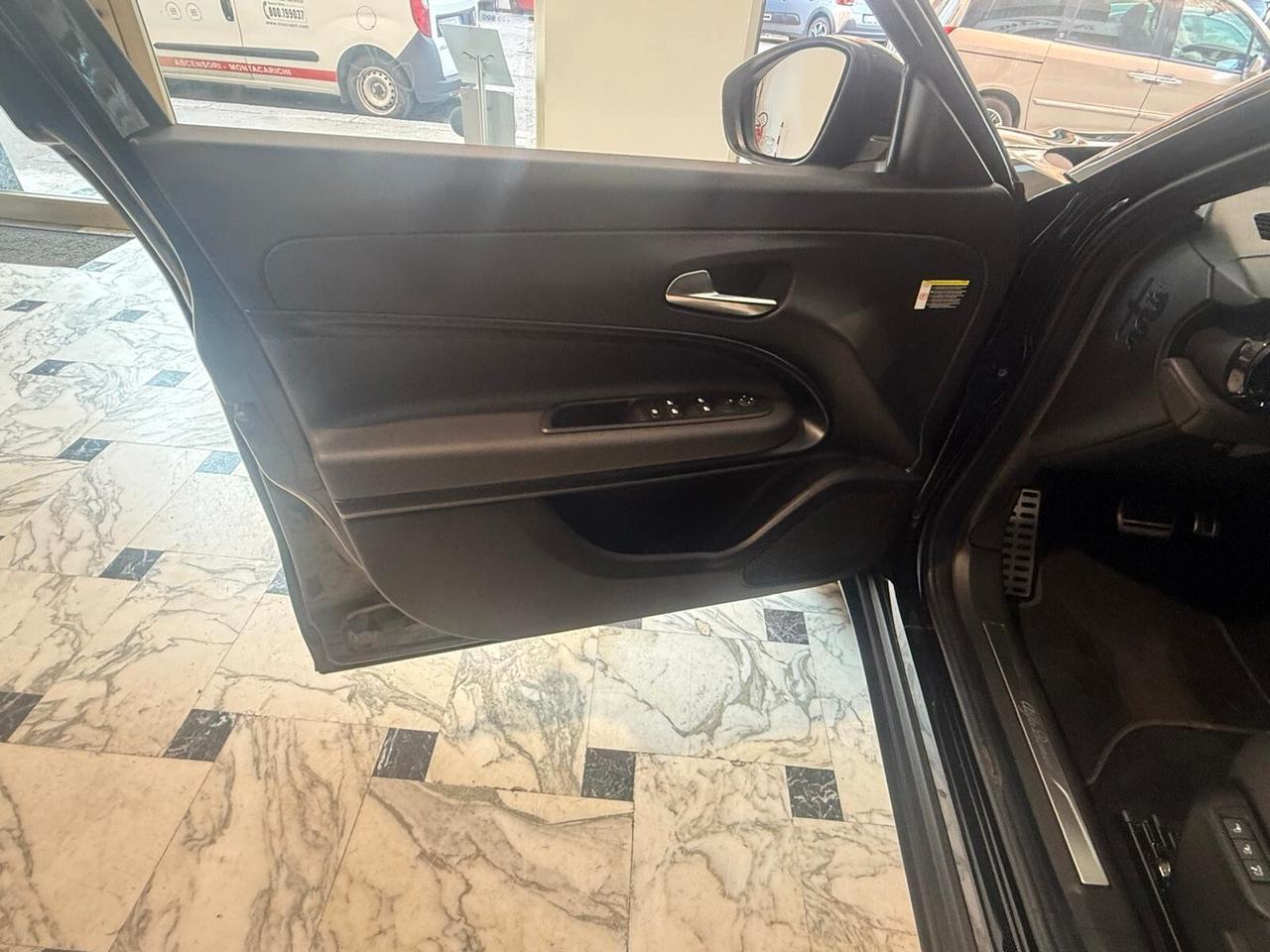 Alfa Romeo Junior 1.2 136 CV Hybrid eDCT6 Speciale