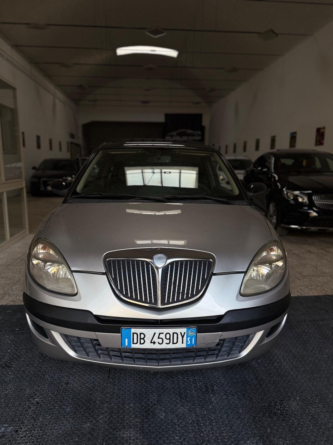 Lancia Ypsilon 1.4 16V Platino