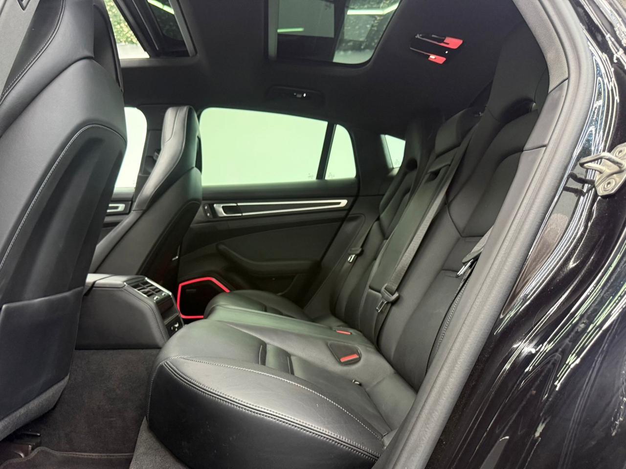 Porsche Panamera 4 PLATINUM EDITION