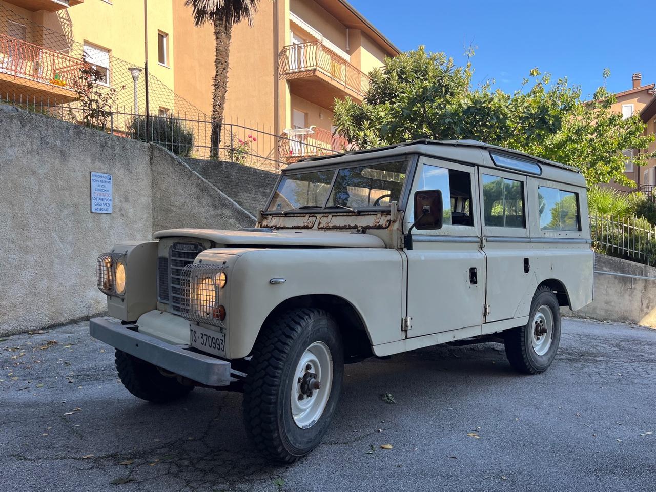 Land Rover Defender 109 diesel 9 posti