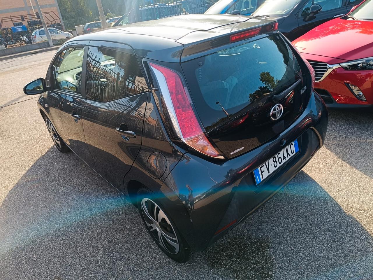 Toyota Aygo 1.0 VVT-i 69 CV 5 porte x-play
