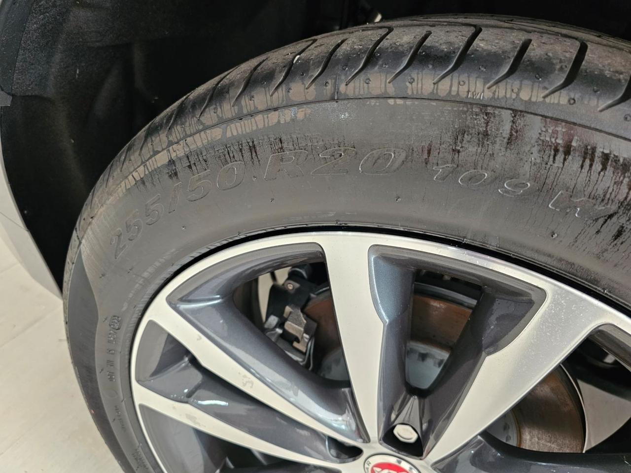 Jaguar F-Pace 2.0 D204 R-Dynamic SE awd auto camera