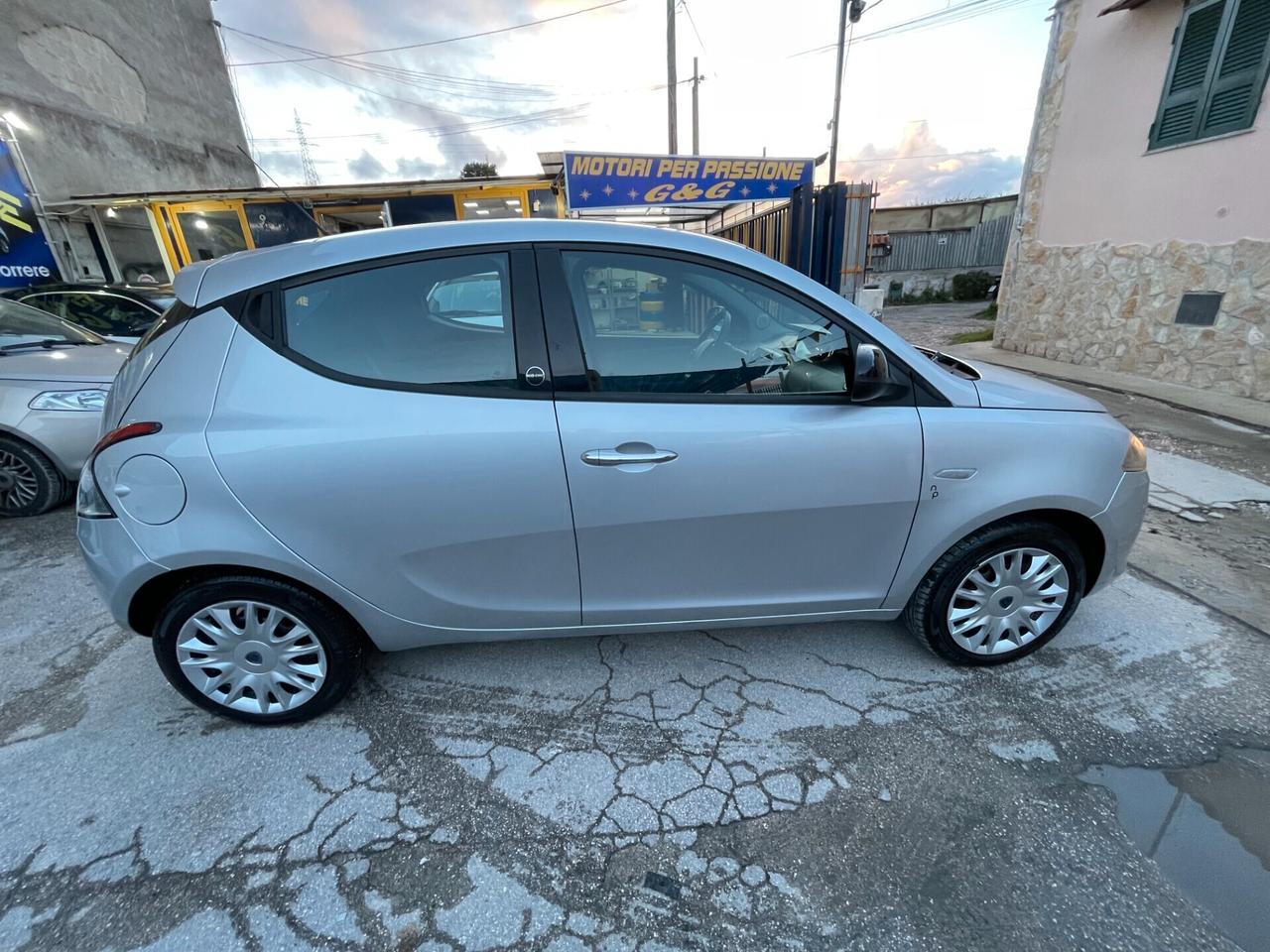 Lancia Ypsilon 1.2 69 CV 5 porte GPL Ecochic Silver