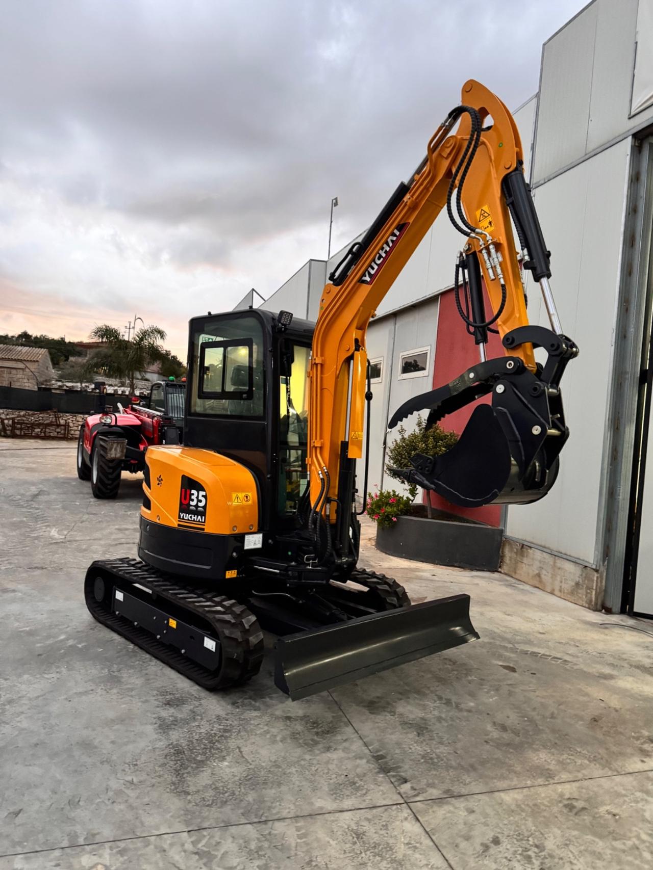 Miniescavatore Yuchai U 35