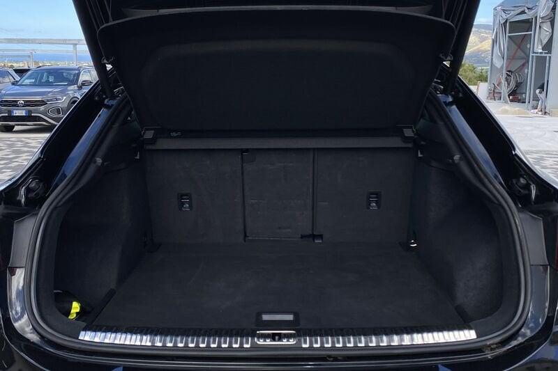 Audi Q3 SPB S Line interno ed esterno 2.0 TDI 150CV S-Tronic 35