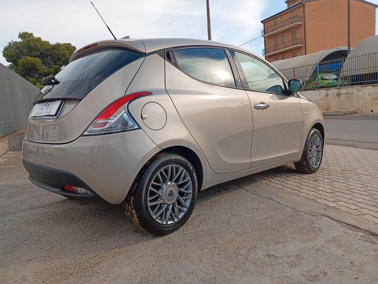 Lancia Ypsilon 1.2 69 CV Unyca
