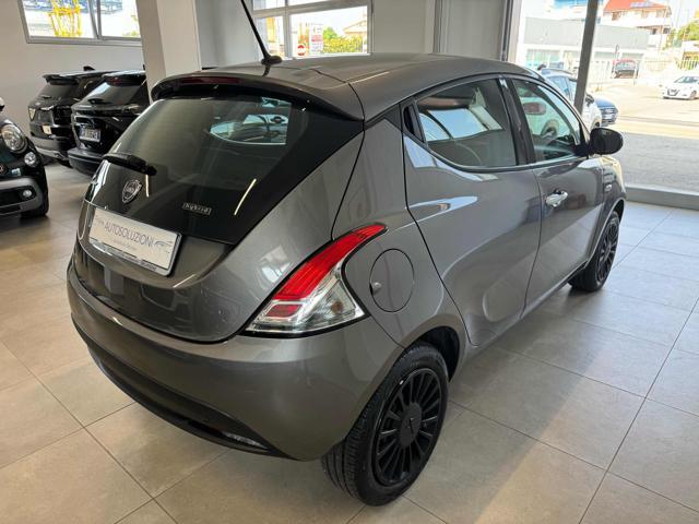 LANCIA Ypsilon 1.0 FireFly 5 porte S&S Hybrid Ecochic Silver